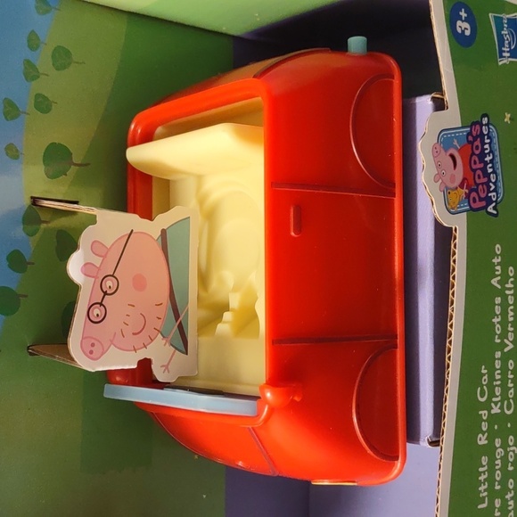 NWT Peppa pig Little Red car and Peppa family rainy day - Picture 3 of 9
